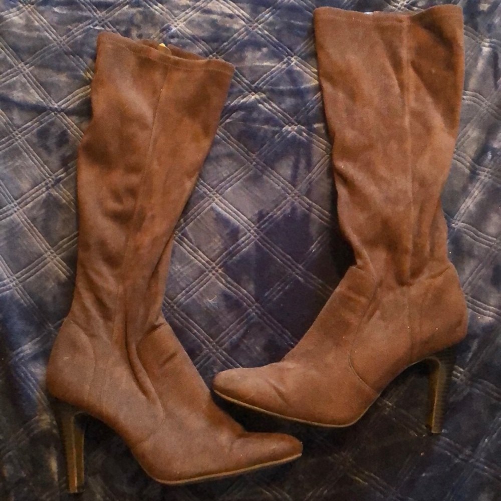 Brown Isaac Mizrahi fabric boots